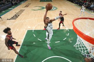 詹姆斯凭借 詹姆斯凭借