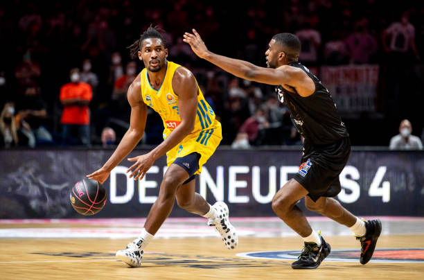 战袍披上时 战袍披上时